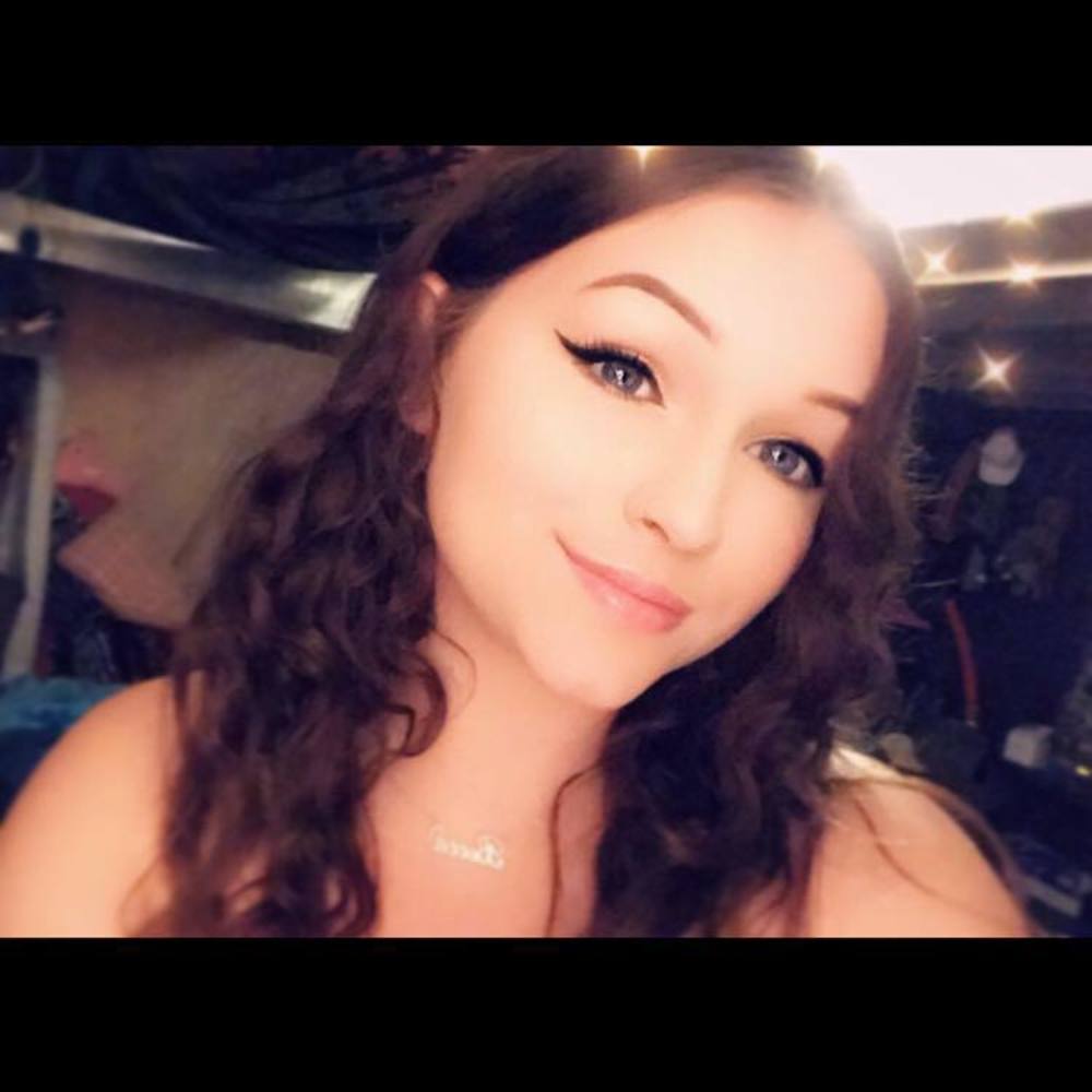 Meet your Posher, Becca